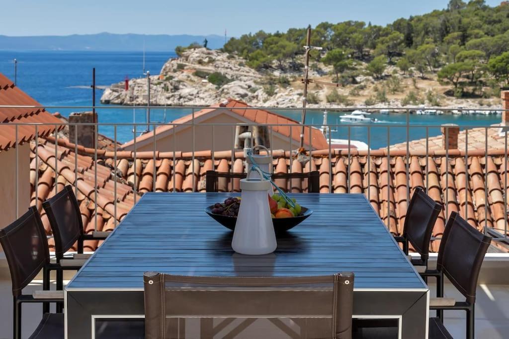 The Square Makarska, Lux App In The Heart Of The City Екстериор снимка