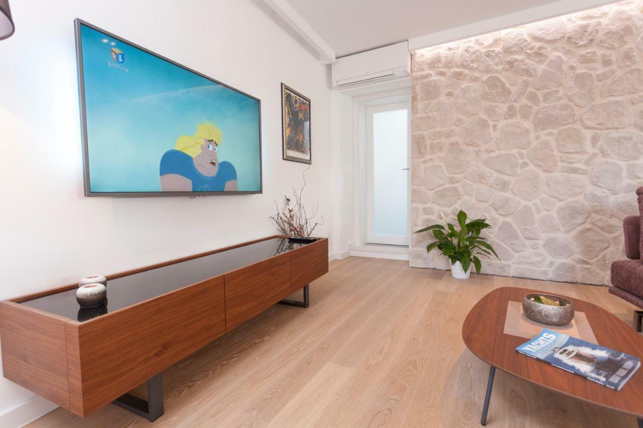 The Square Makarska, Lux App In The Heart Of The City Екстериор снимка